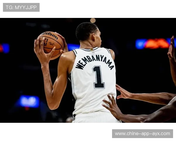 文班亚马封盖后快下扣篮，圣安东尼奥一条龙太夸张